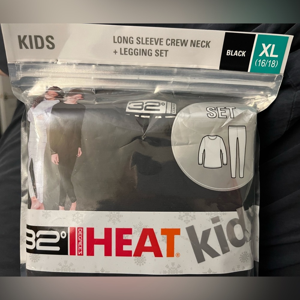New in Package Kids XL (16/18) Black 32° Heat Long Sleeve Crew Neck/Legging Set